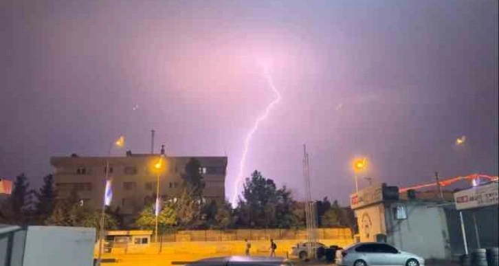 Sınır ilçesinde çamur yağdı