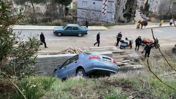 Sinop’ta otomobil boşluğa düştü: 2 yaralı