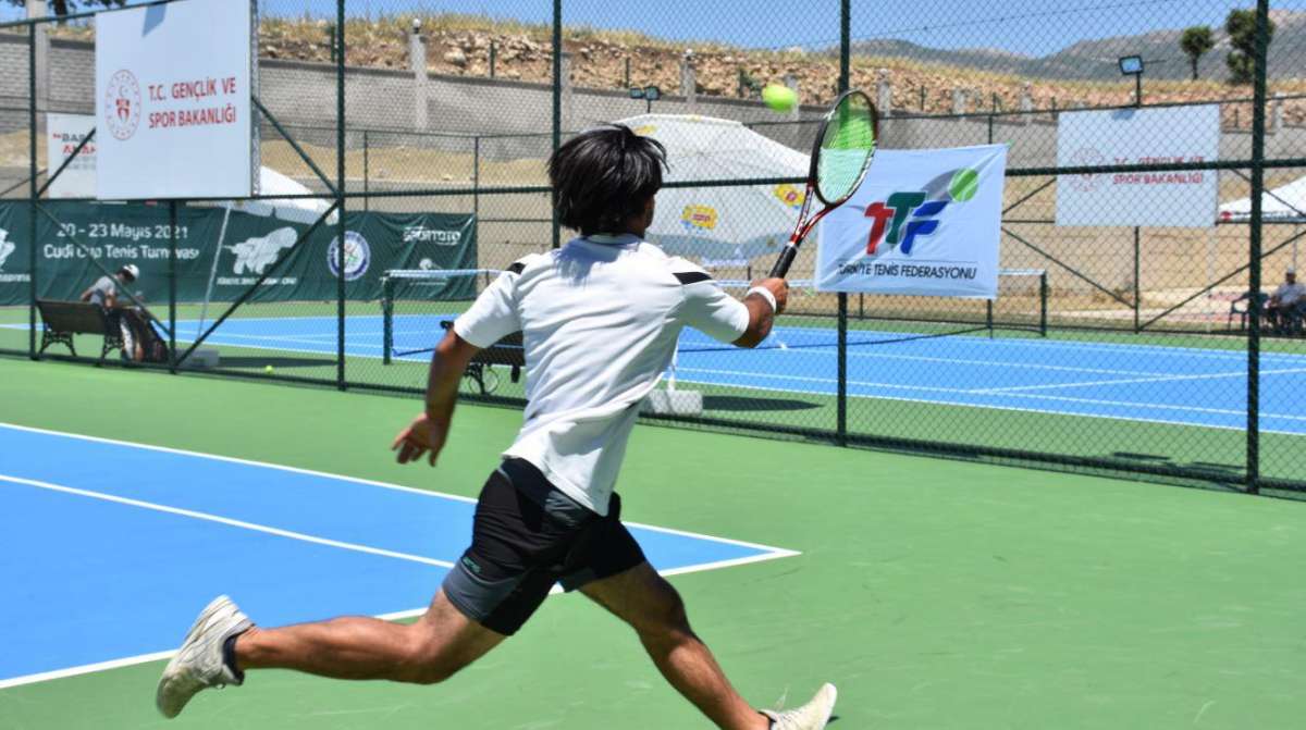 Şırnak'ta düzenlenen Cudi Cup Tenis Turnuvası sürüyor