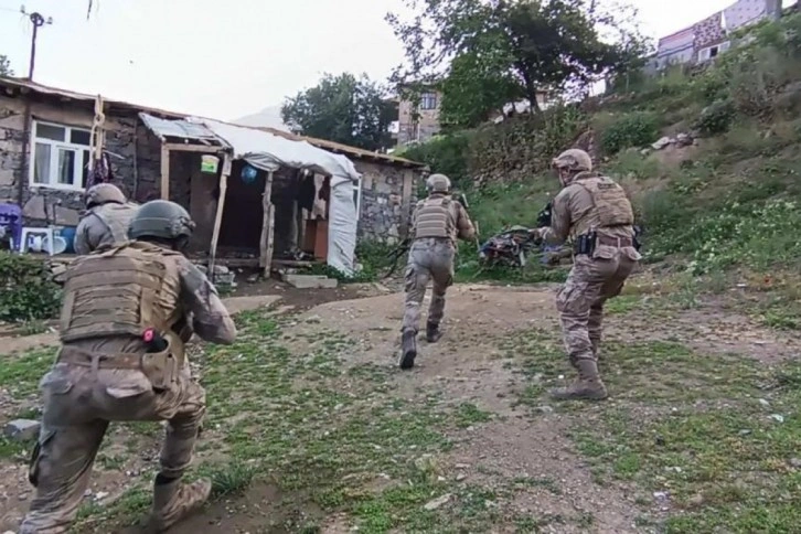 Şırnak’ta terör şüphelilerine yardım ve yataklıktan 8 kişi gözaltına alındı