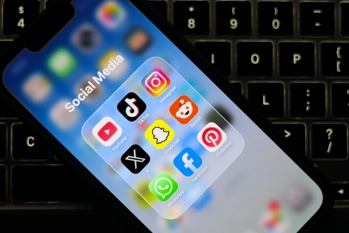 sosyal medya platformlarına 15 yaş sınırı getiren yasa tası kabul edildi