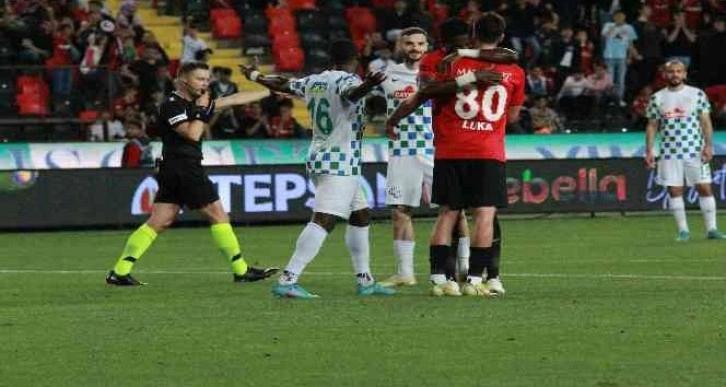 Spor Toto Süper Lig: Gaziantep FK: 1 - Çaykur Rizespor: 0 (İlk yarı)