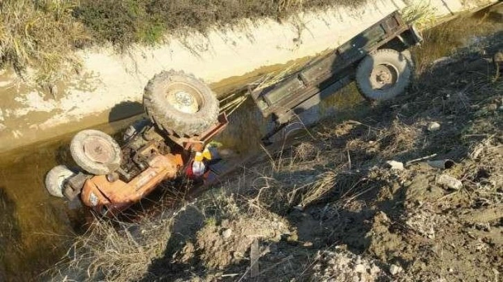 Sulama kanalına düşen traktörün sürücüsü hayatını kaybetti