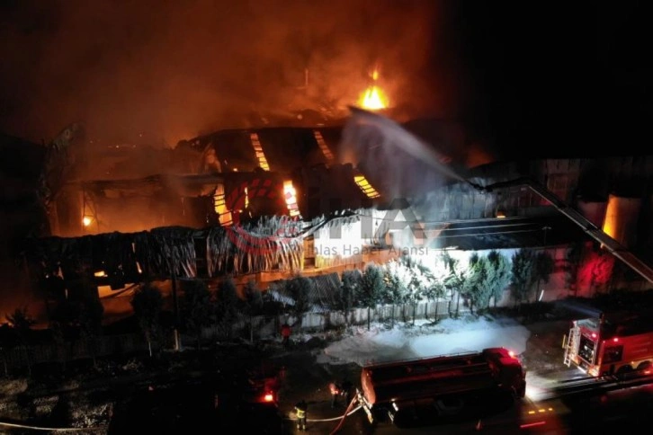 S&uuml;nger fabrikasında korkutan yangın!