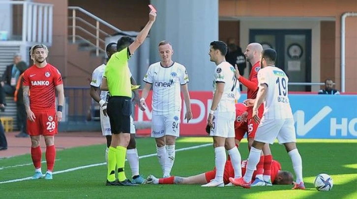 Süper Lig'de nefes kesen maç! Kırmızı kartlar, goller ve son dakika penaltısı