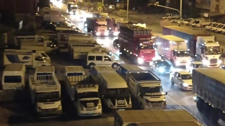 TAG Otoyolu'nda tüneldeki fanın yola düşmesi sonucu Adana-Gaziantep yönünde ulaşım durdu