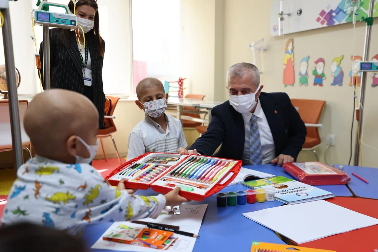 Tahmazoğlu'ndan lösemili çocuklara moral