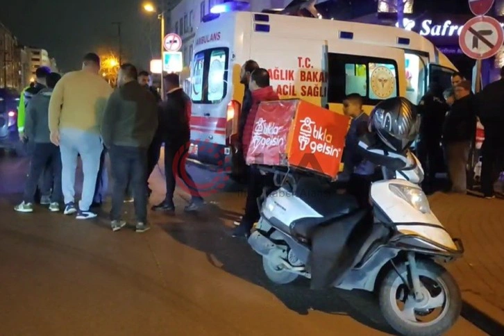 Tali yoldan çıkan otomobille çarpışan motosikletin sürücüsü yaralandı