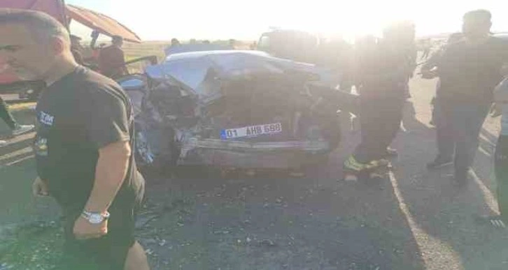 Tali yoldan çıkan traktör ile otomobil çarpıştı: 1’i çocuk 5 yaralı