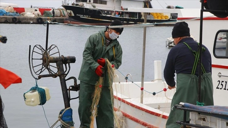 Tekirdağlı balıkçılar avın bollaşması için havanın ve deniz suyunun soğumasını bekliyor