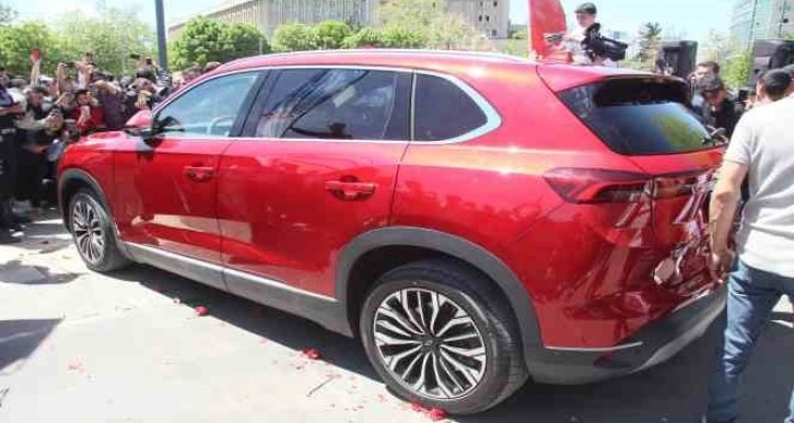 TOGG ilk kez Gazianteplilerle buluştu, yoğun ilgi nedeniyle ilerleyemedi