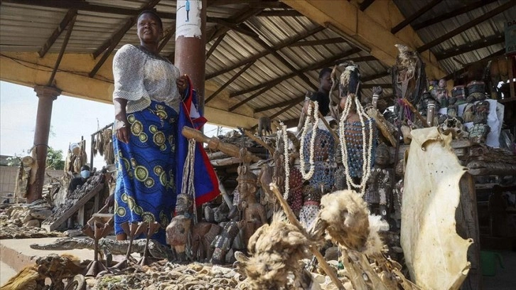 Togo'daki dünyanın en büyük büyü pazarı ziyaretçilerini hem ürkütüyor hem şaşırtıyor