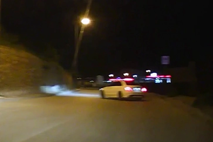 Trafikte dehşet saçtı: Caddede drift atılan anlar kamerada