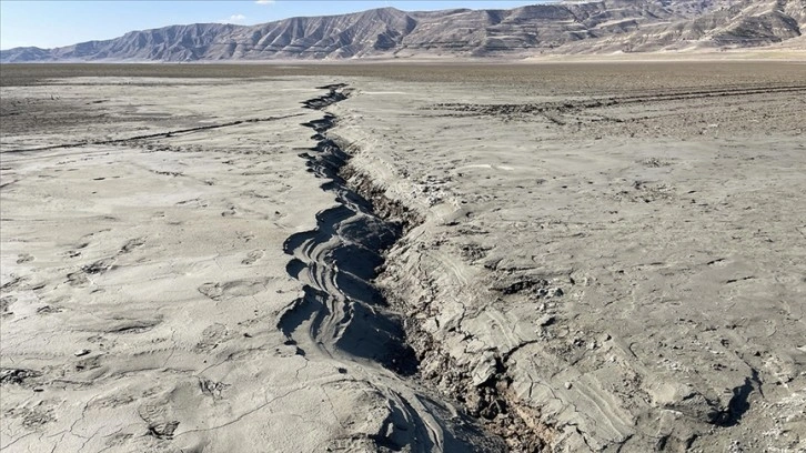 TÜBİTAK destekli araştırmacıların deprem bölgelerindeki saha çalışmaları sürüyor