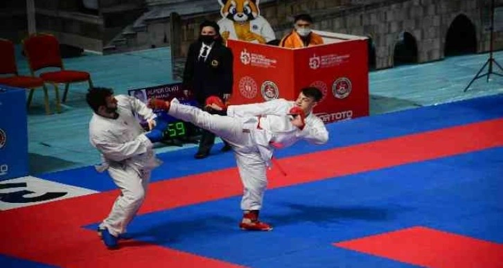 Türkiye Büyükler Karate Şampiyonası'nda müsabakalar başladı