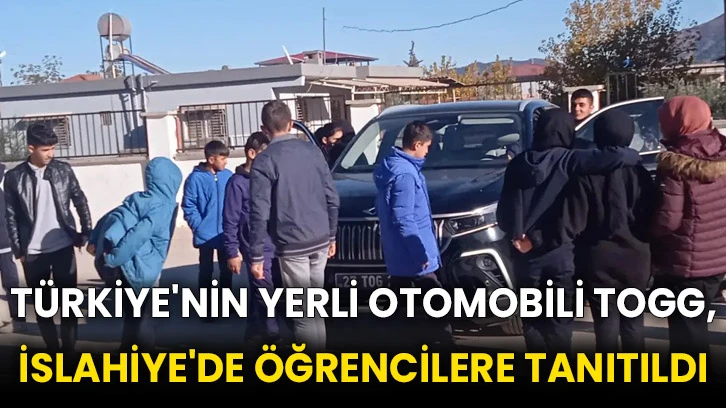 Türkiye'nin yerli otomobili Togg, İslahiye'de öğrencilere tanıtıldı