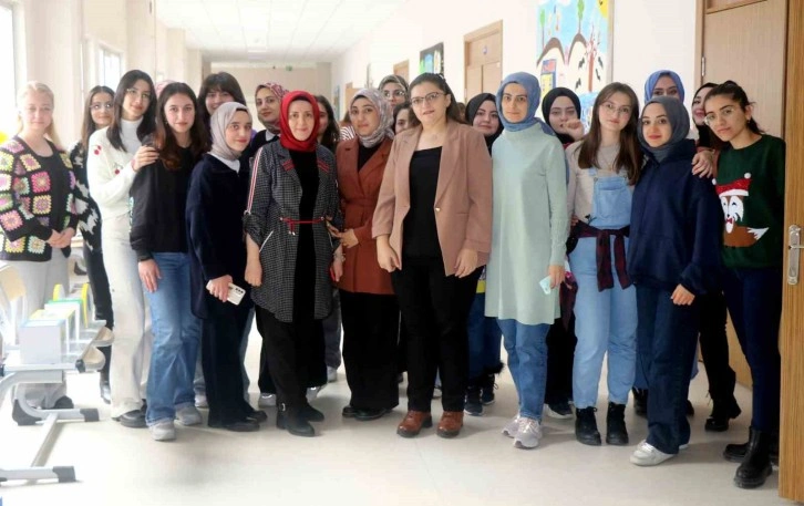 Türkiye’de çok fazla eşi bulunmayan bu sınıfta minik öğrencilere masal anlatılıyor