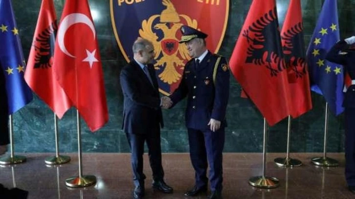 Türkiye'den Arnavutluk polisine ekipman desteği
