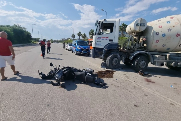 'U' dönüşü yapan beton mikseri motosikletle çarpıştı: 2 yaralı