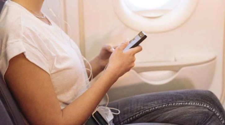 Uçakta olay yaratan iddia: Uyuyan kadın yolcunun göğsüne dokunurken yakalandı