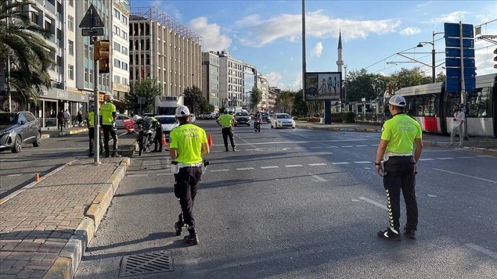 Ülke genelinde eş zamanlı okul çevreleri ve servis araçları denetimi yapıldı