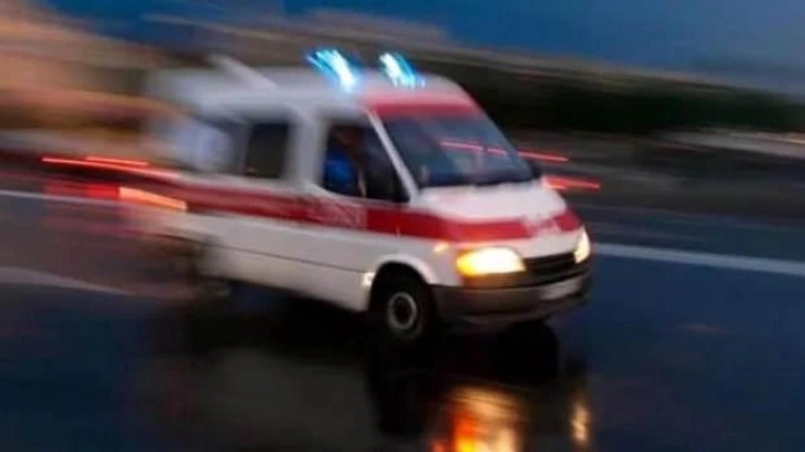 Ümraniye’de otomobil ile kamyonet çarpıştı: 2 yaralı