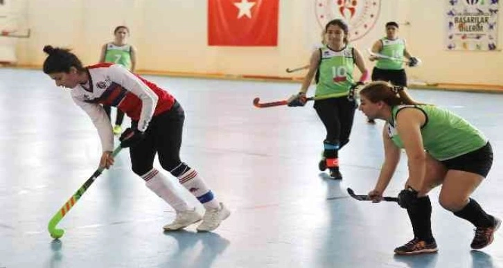 Üniversitelerarası hokey şampiyonası GAÜN'de yapılıyor