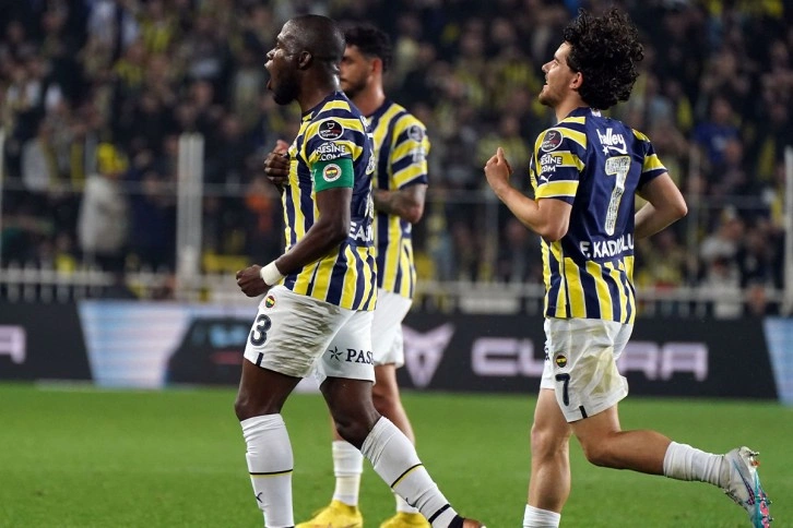 Valencia, Alex’in rekorunu egale etti