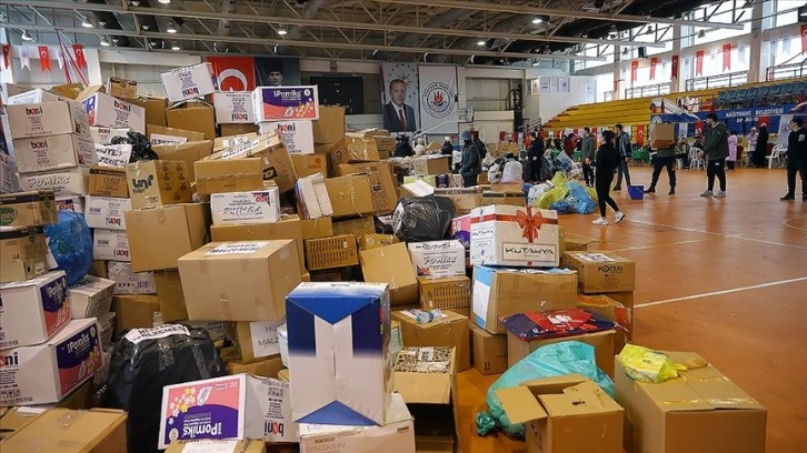 Vali Yerlikaya'dan İstanbul'a gelen depremzedelere yönelik yardımlara ilişkin açıklama