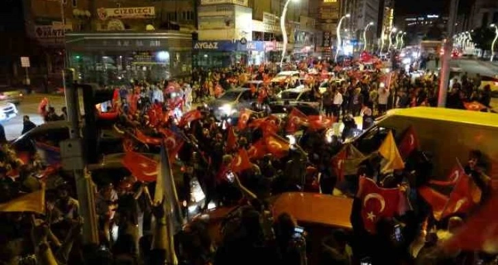 Van’dan Kılıçdaroğlu’na sloganlı uğurlama