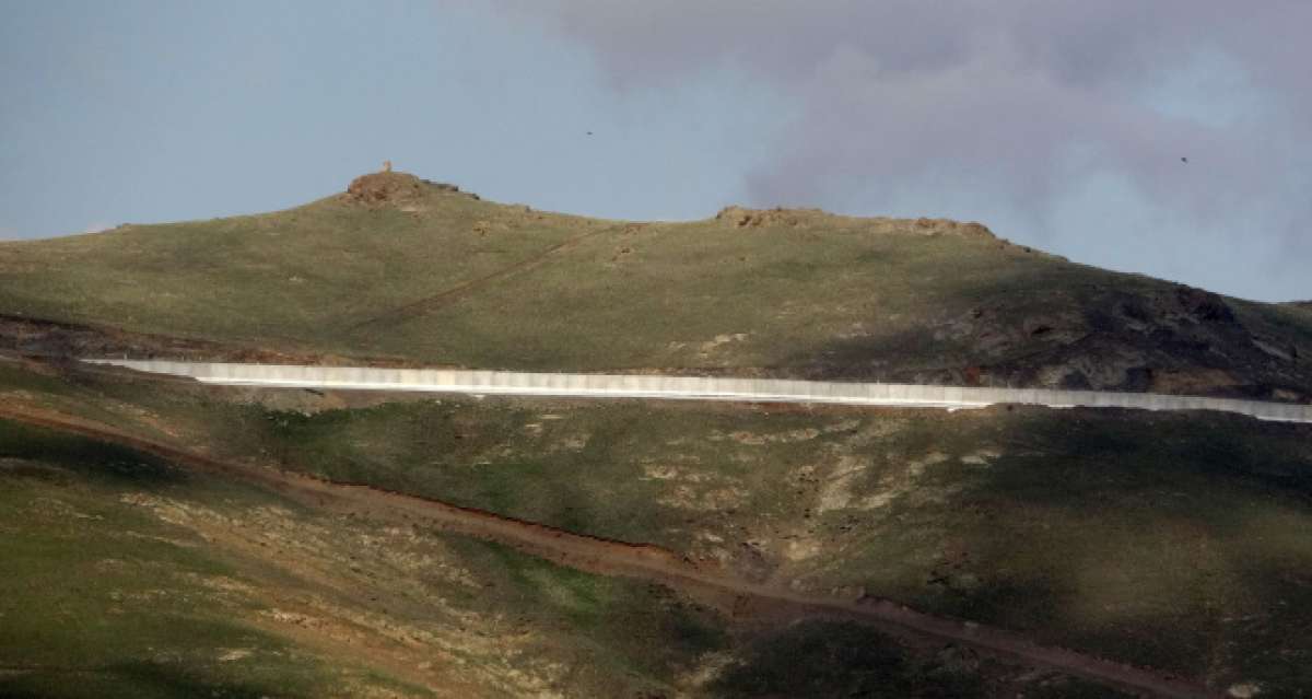 Van'ın İran sınırı 64 kilometrelik duvarla güçlendiriliyor