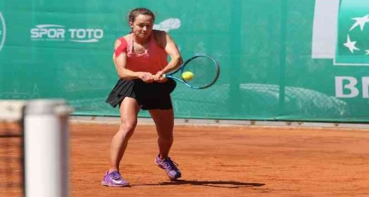 W60 Edge İstanbul'da Berfu Cengiz/Anastasia Tikhonova yarı finalde