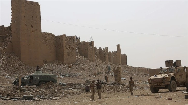 Yemen'deki Husiler, kuşatma altında tuttukları Marib'in Abdiyye ilçesinde kontrolü tamamen