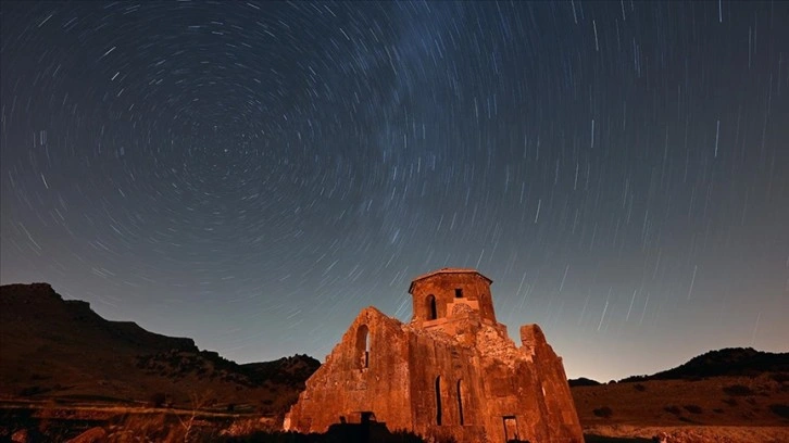 Yılın en etkileyici doğa olaylarından "Perseid meteor yağmuru" gökyüzünü aydınlattı