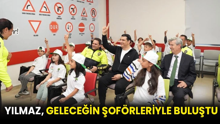 Yılmaz, geleceğin şoförleriyle buluştu