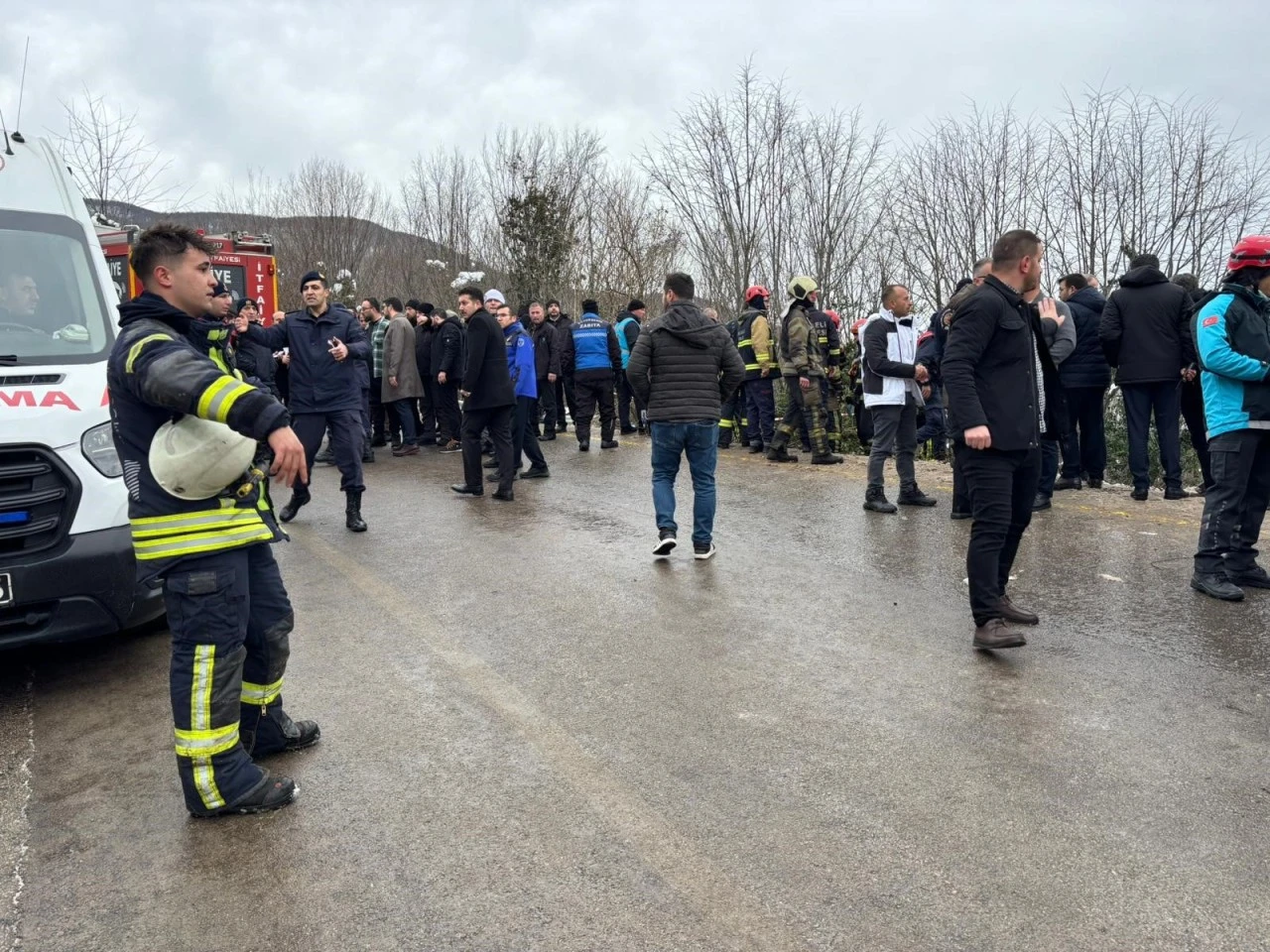 Yolcu otob&uuml;s&uuml; şarampole yuvarlandı