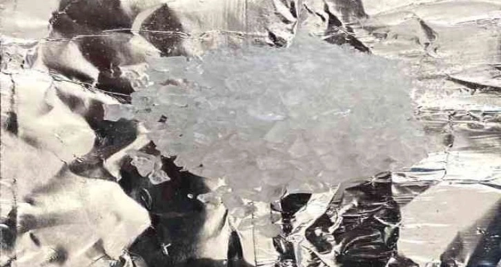 Yolcunun üzerinde uyuşturucu kullanma aparatı ele geçirildi