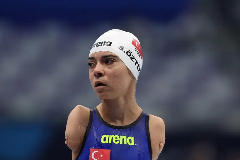 Yüzmede kadınlar 50 metre kelebek S5 kategorisinde Sevilay Öztürk...