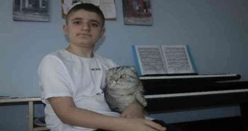 12 yaşındaki Diyarbakırlı ‘Petrucciani’ piyanoda yeteneğini sergiliyor