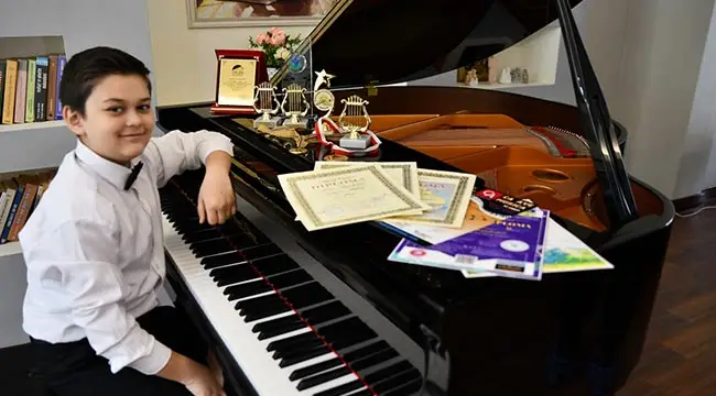 12 yaşındaki Gaziantepli piyanist Kaan'ın gözü Londra'da