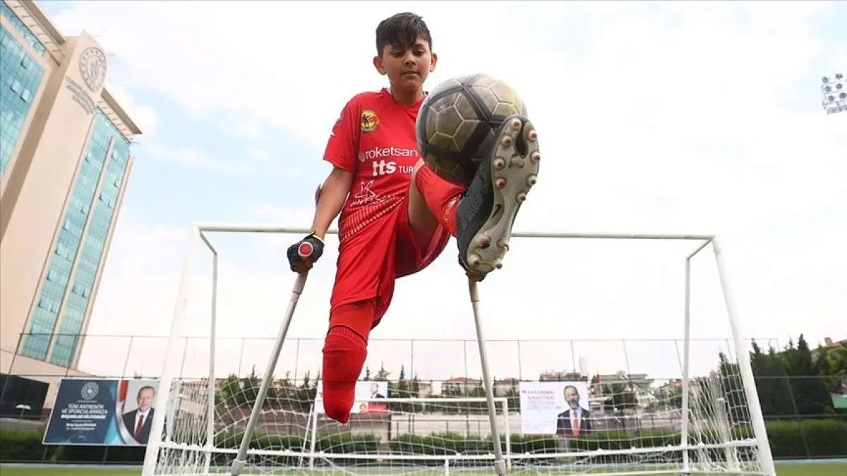 13 yaşındaki Tuncay Efe Hankulu, Ampute Futbol Süper Lig maçlarına çıkmanın sevincini yaşıyor