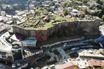 2 bin 500 yıllık Bitlis Kalesi’nde yeni surlar ve yürüyüş yolları yapılıyor