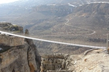 242 metre yükseklikteki cam köprü ve seyir terası depremde dimdik ayakta kaldı
