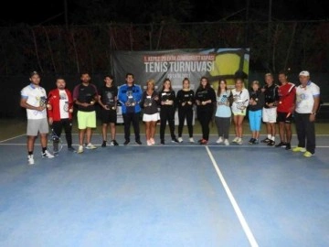 29 Ekim Cumhuriyet Kupası Tenis Turnuvası'nın kupaları sahiplerini buldu