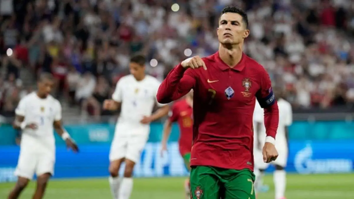 36 yaşındaki Ronaldo, Fransa'ya attığı gollerle tüm rekorları altüst etti
