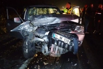 4 aracın karıştığı feci kaza: 2 ölü, 1 yaralı