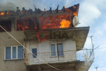 4 katlı binada çıkan yangında karı koca dumandan etkilendi