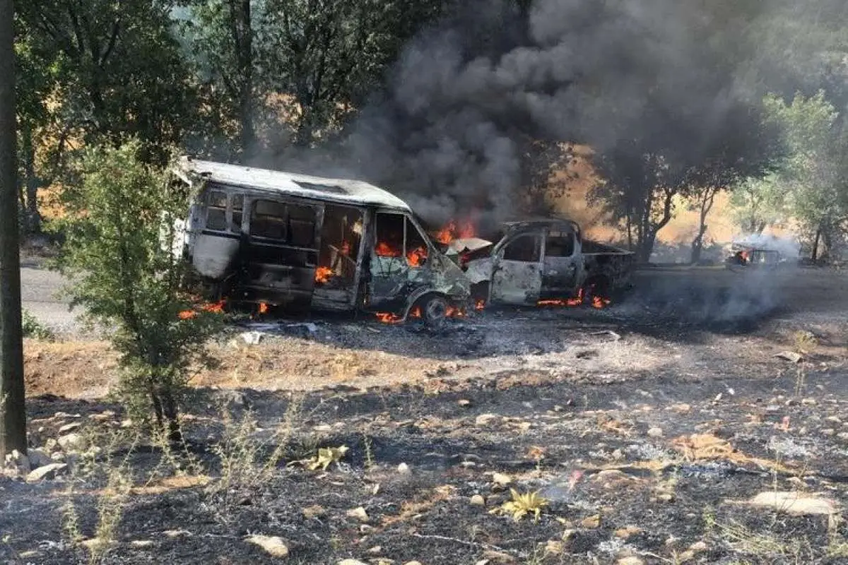 4 kişinin yaralandığı kaza sonrası araçlar alev alev yandı