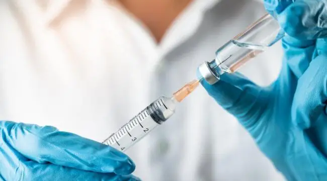 40 yaş üzeri öğretmenler ve okul çalışanlarına aşı randevusu açıldı