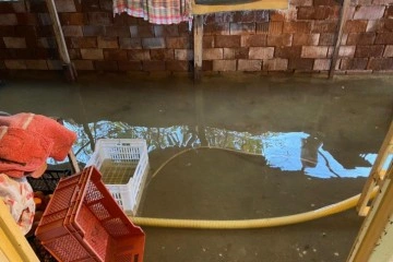 41 saatlik yağış, evleri su altında bıraktı